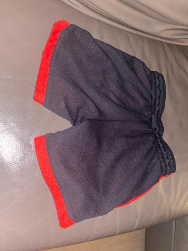 Entre Particuliers - Short réversible rouge noir Tarmak football 4/4