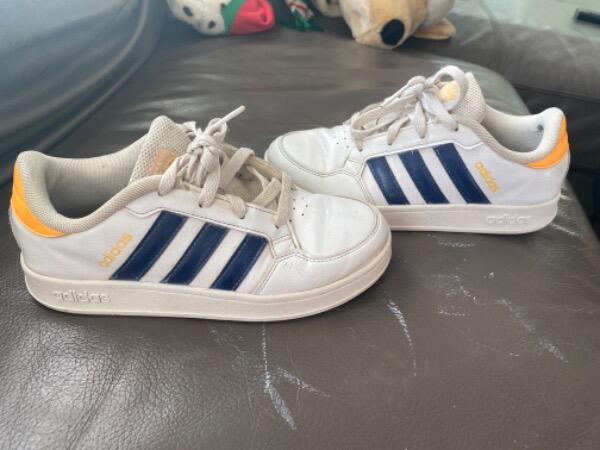 Tussen Particulieren - adidas 35 witte sportschoenen 4/7
