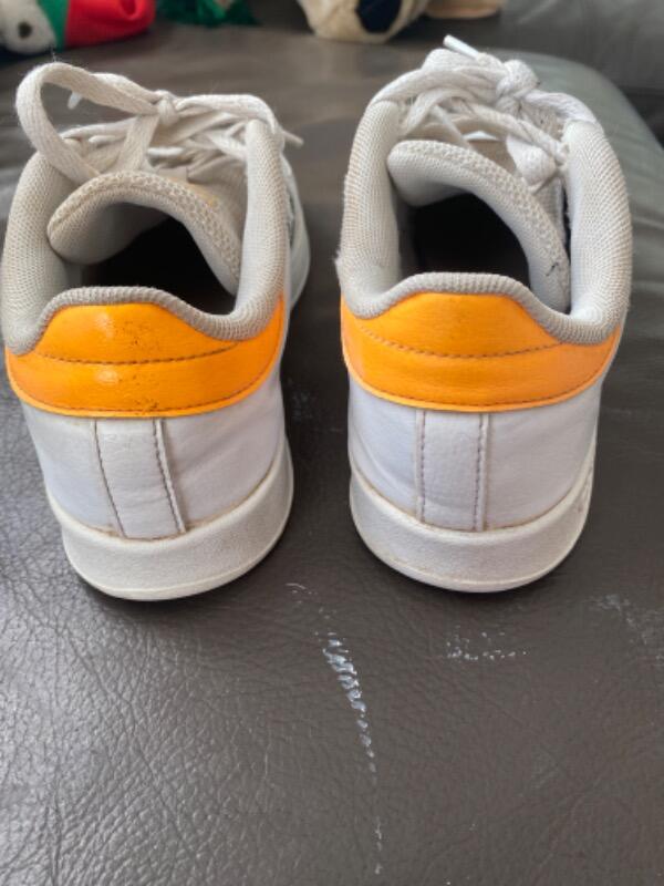 Tussen Particulieren - adidas 35 witte sportschoenen 2/7