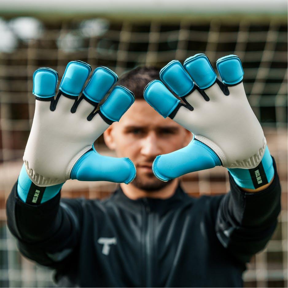 Guanti da Portiere per Adulti Rebel 2.0 Sky Blue con Protezioni per le Dita 4/7