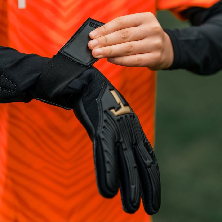 Guantes de portero de fútbol niños Rebel 2.0 Black-Out Junior con protecciones 2/6