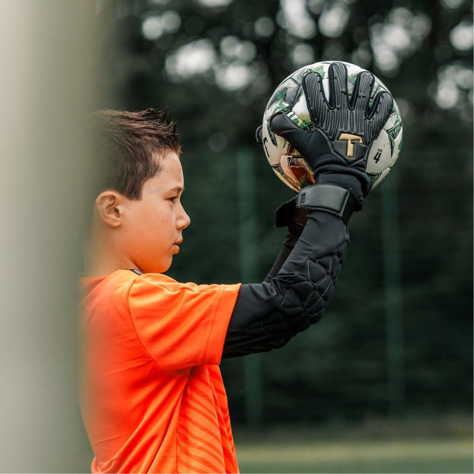Guantes de portero de fútbol niños Rebel 2.0 Black-Out Junior con protecciones 5/6