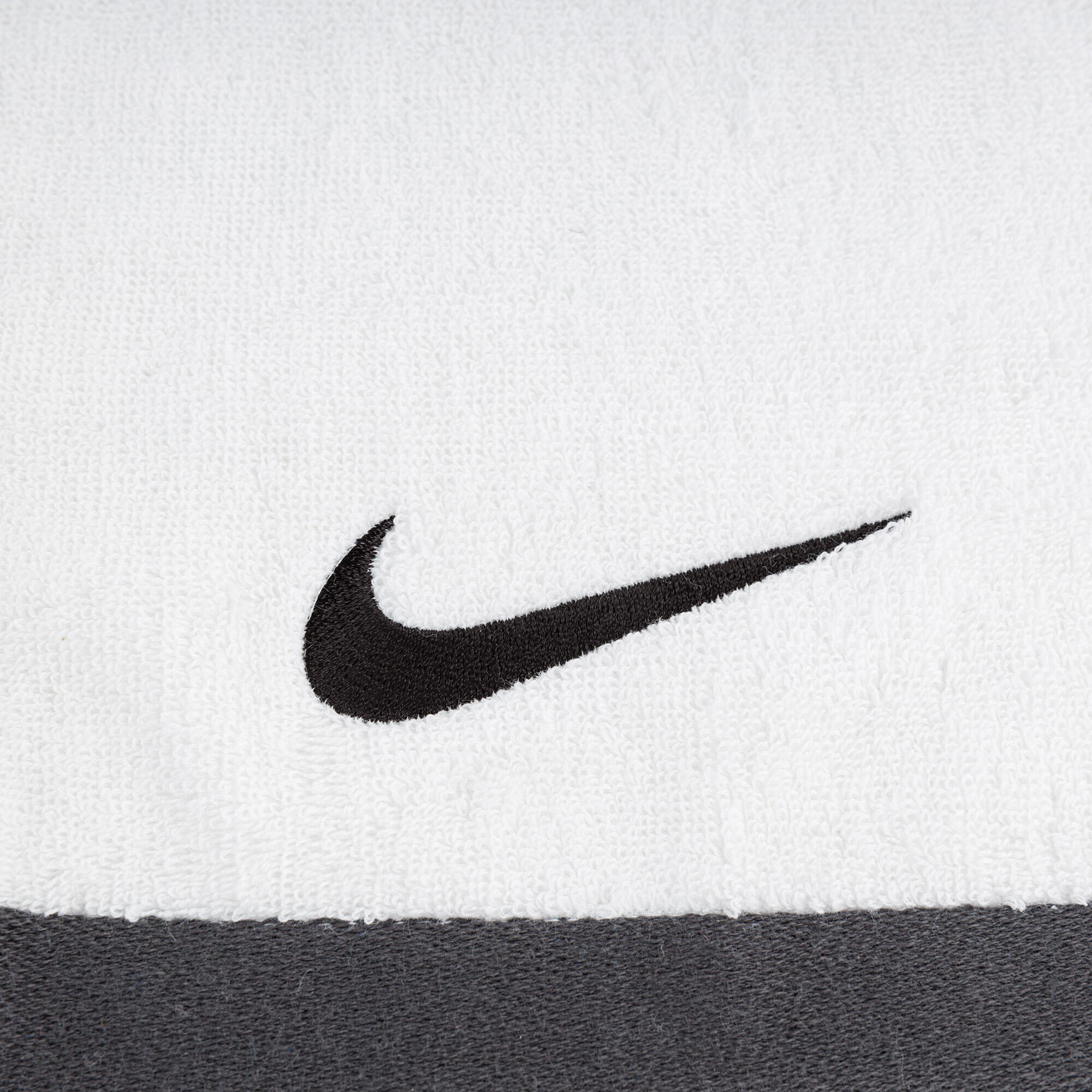 Ręcznik tenisowy Nike Fundamental Towel biały 3/4