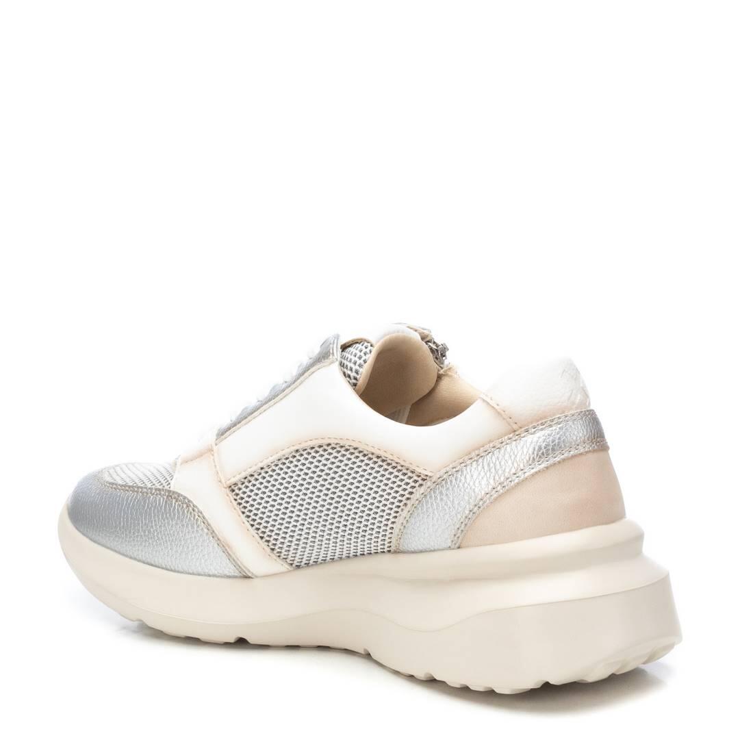 Zapatilla De Mujer Xti 143736 Plata 4/5