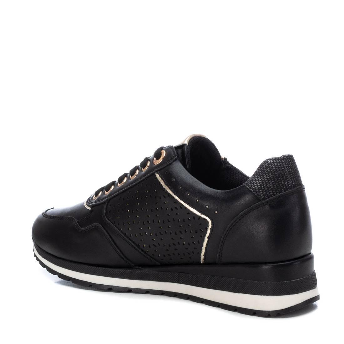 Zapatilla De Mujer Xti 142234 Negro 3/4