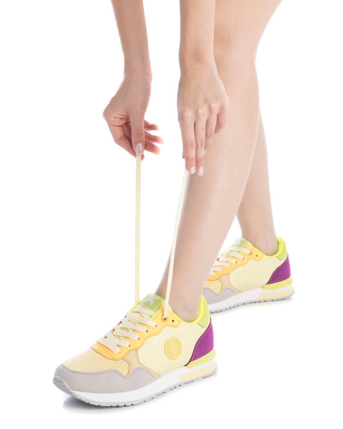 Zapatilla De Mujer Xti 144061 Amarillo 2/5