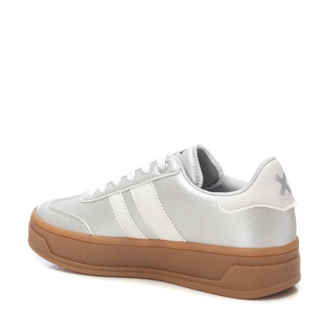 Zapatilla De Mujer Xti 143645 Plata 4/5
