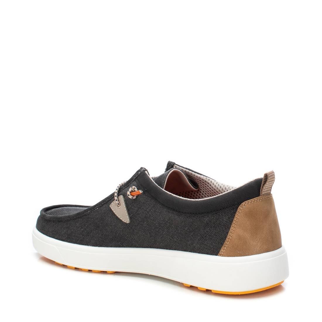 Zapatilla De Hombre Xti 144047 Negro 3/4