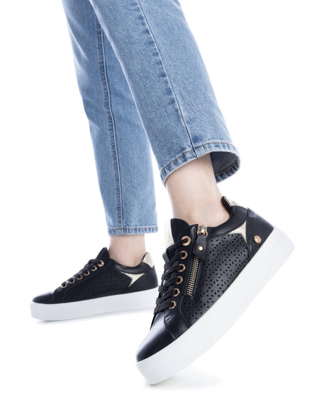 Zapatilla De Mujer Xti 142229 Negro 2/5
