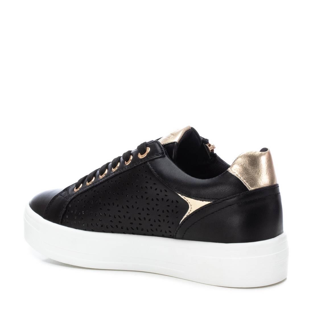 Zapatilla De Mujer Xti 142229 Negro 4/5