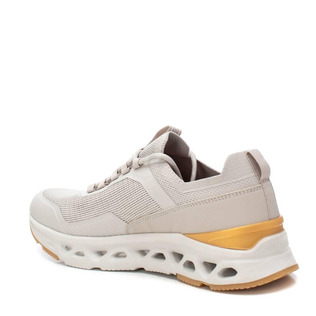 Baskets Xti modèle 144049 pour homme 3/4