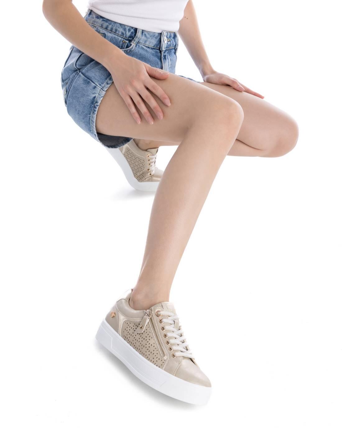 Zapatilla De Mujer Xti 143624 Oro 2/5