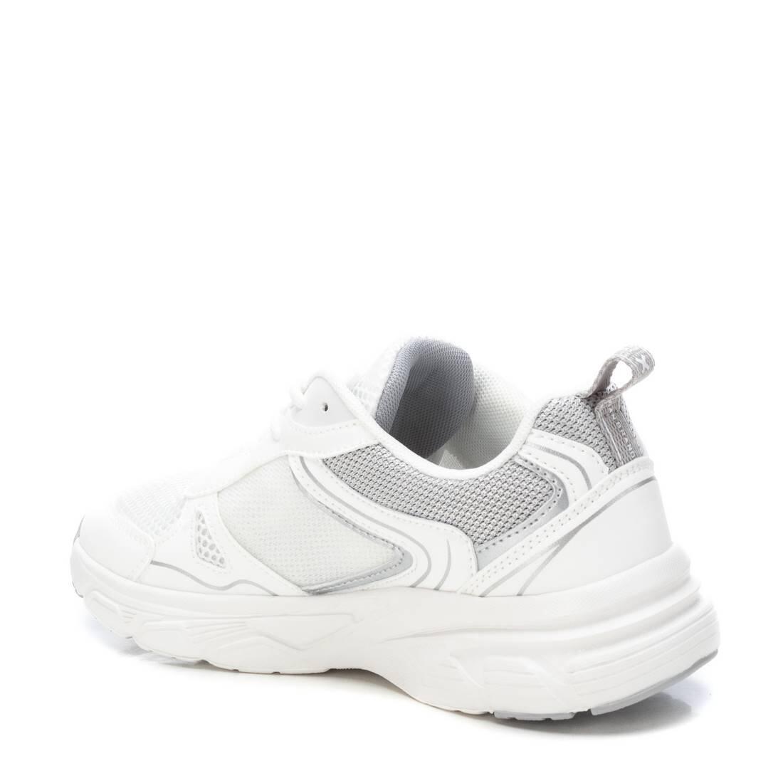 Zapatilla De Mujer Xti 143621 Plata 4/5
