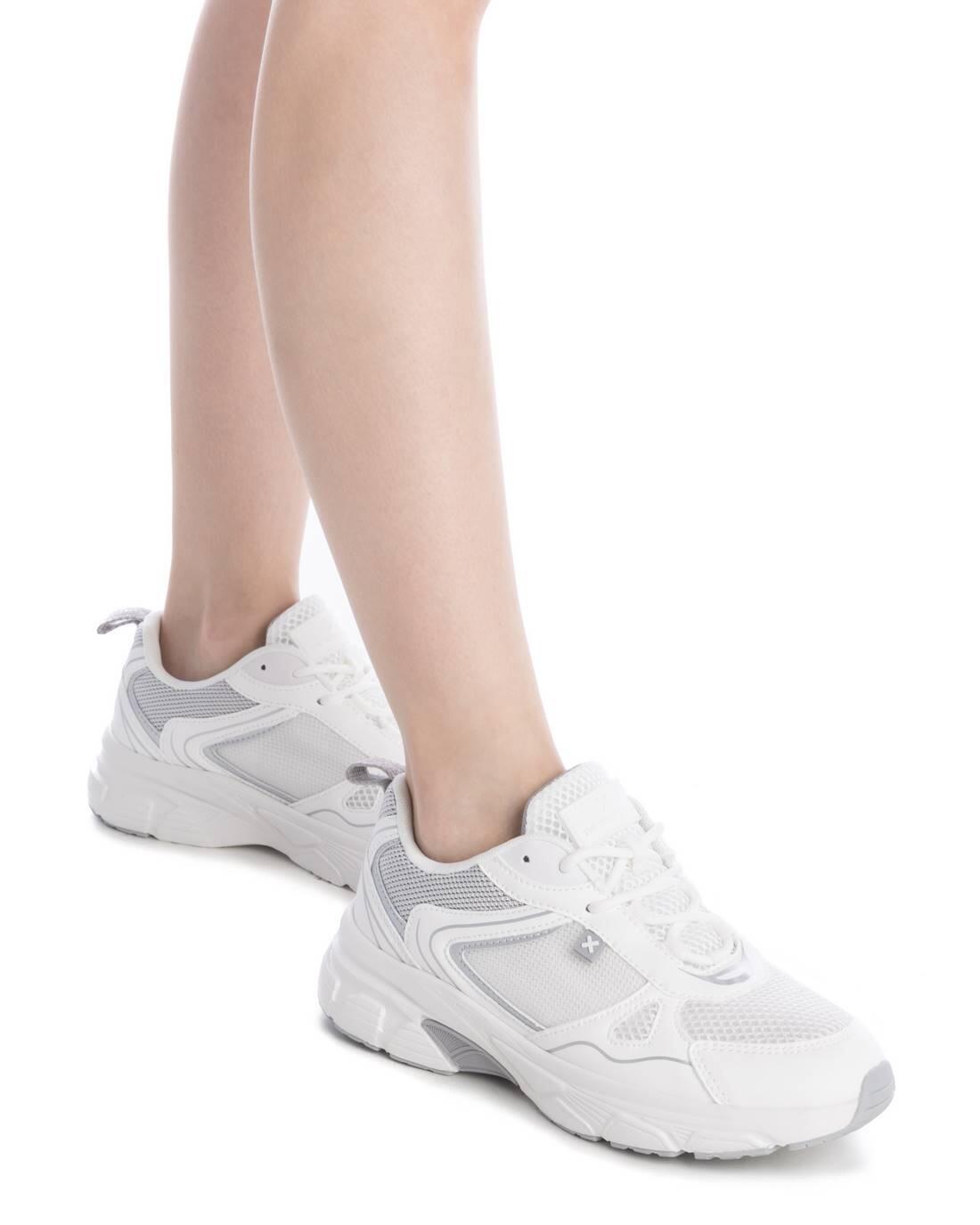 Zapatilla De Mujer Xti 143621 Plata 2/5