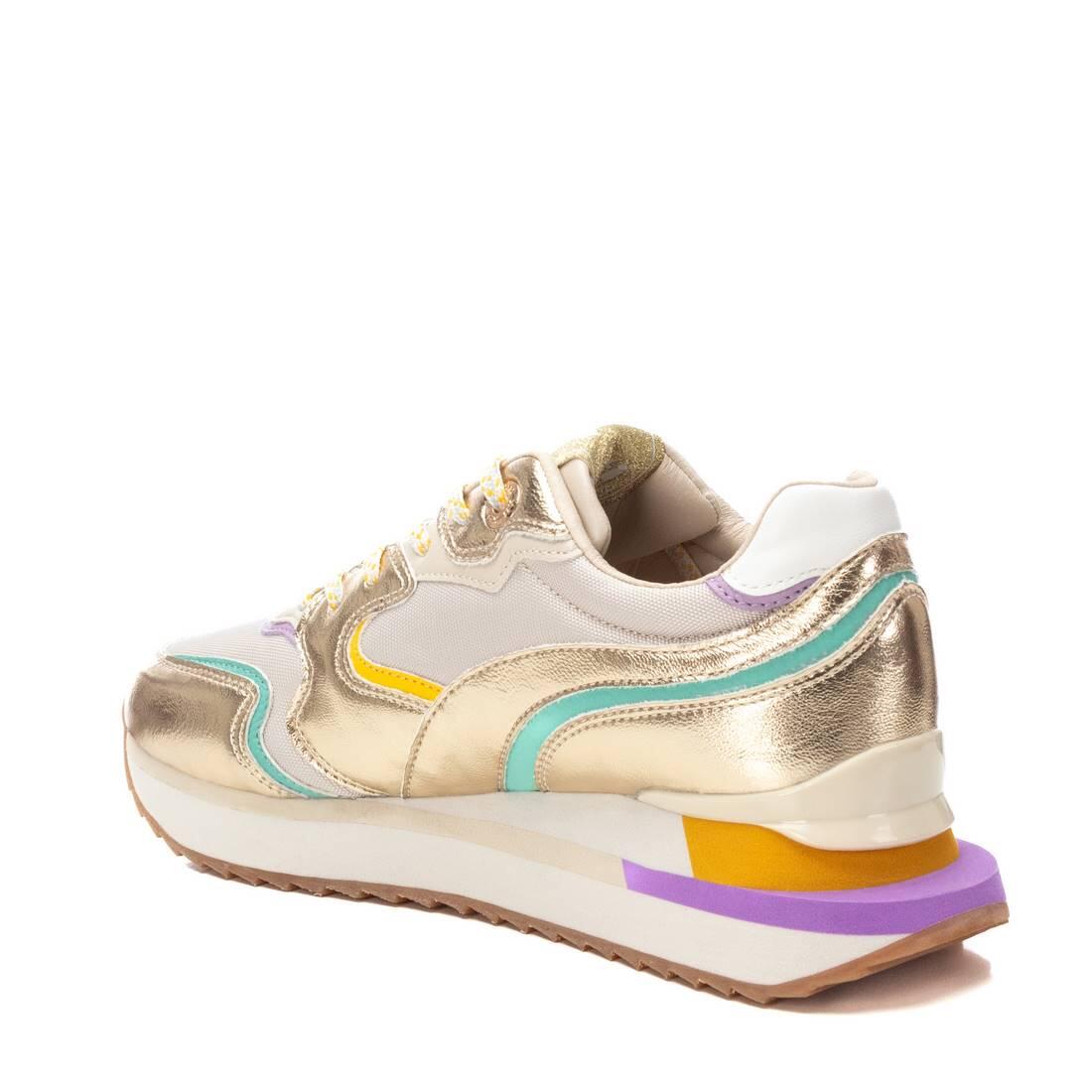 Zapatilla De Mujer Xti 143987 Oro 4/5