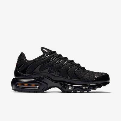 Sportschoenen air max plus triple black