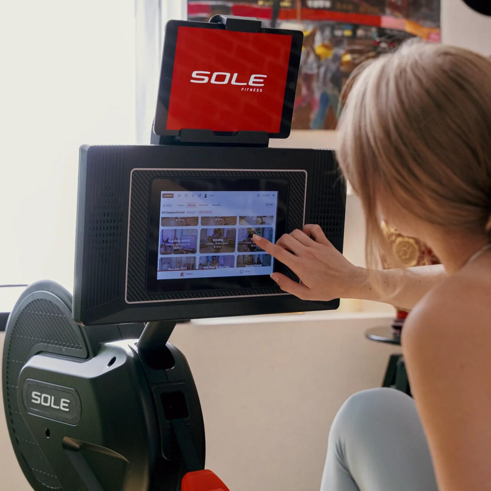 Sole Fitness SR550 roeitrainer met entertainment console 6/7