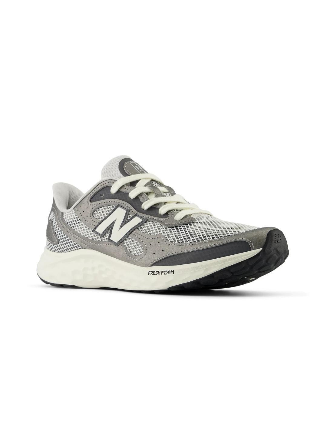 Scarpe da uomo New Balance Fresh Foam Arishi V4 grigie. 3/5