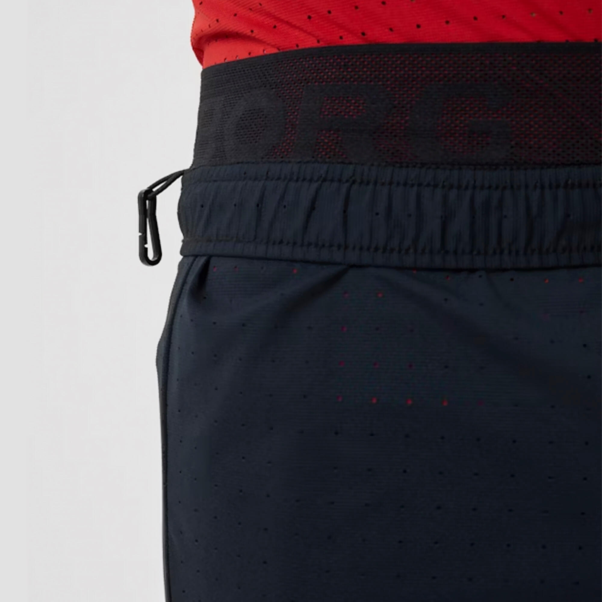 Atmungsaktive perforierte Sportshorts für Herren 5/6