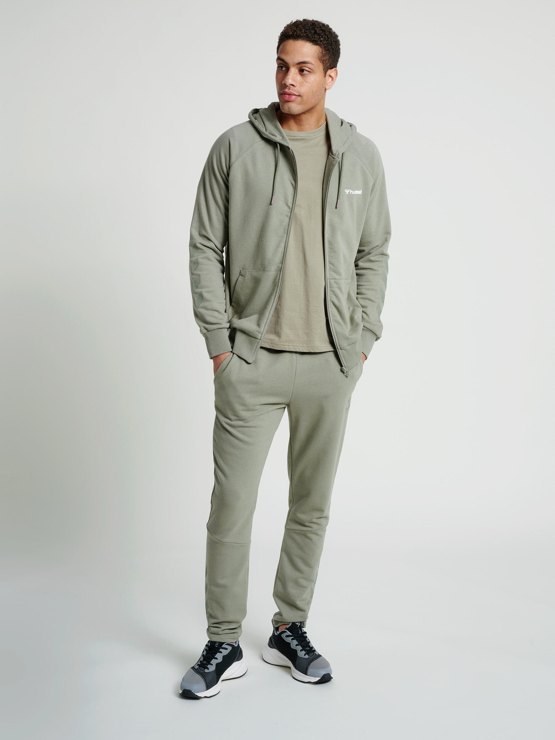 HOODIE MIT REISSVERSCHLUSS HMLISAM ZIP HOODIE MALE COLOR HUMMEL 4/5