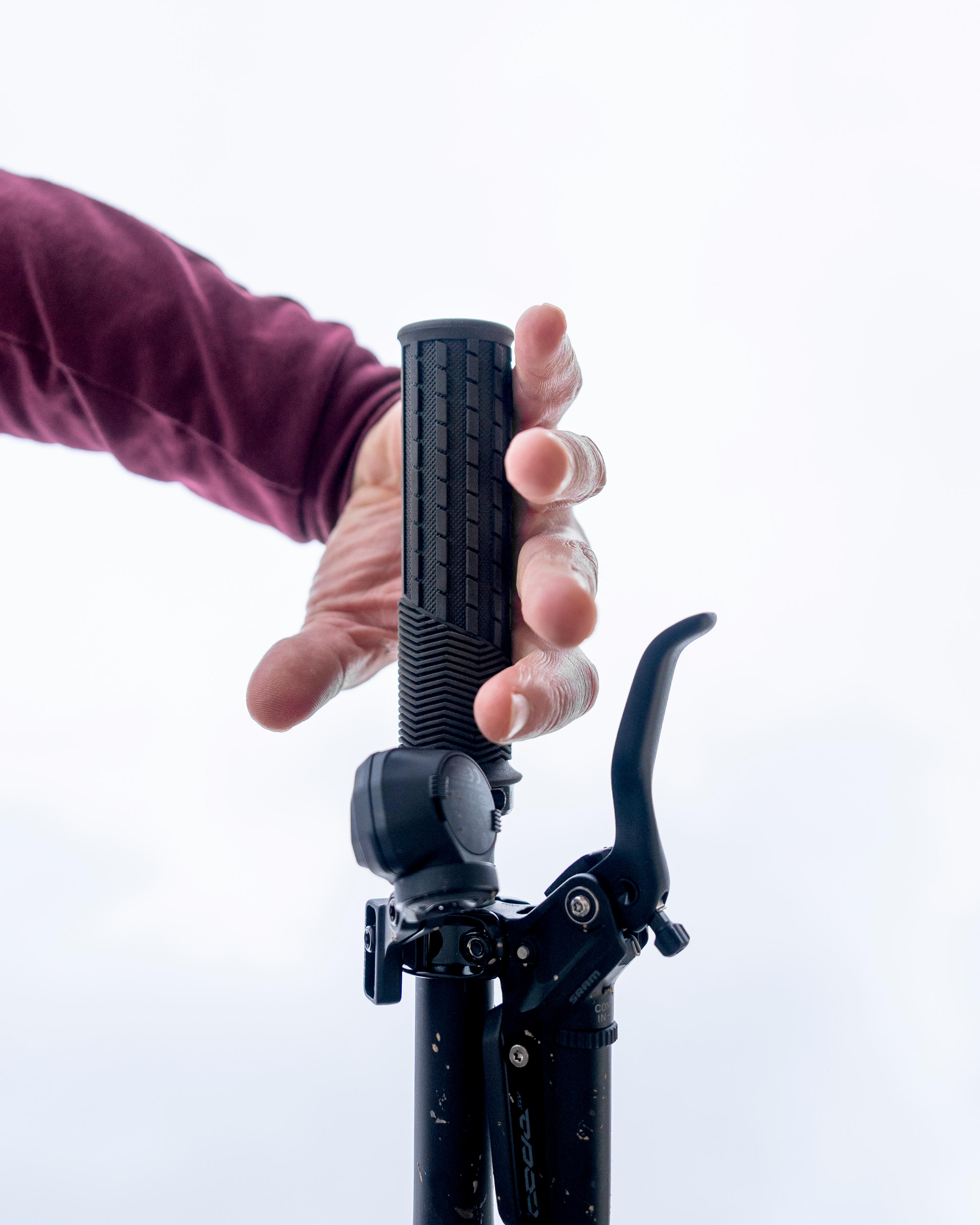 Peaty's Monarch Knurl Grip Thick (32-34mm) Black – Mountain Bike MTB Grip 5/7