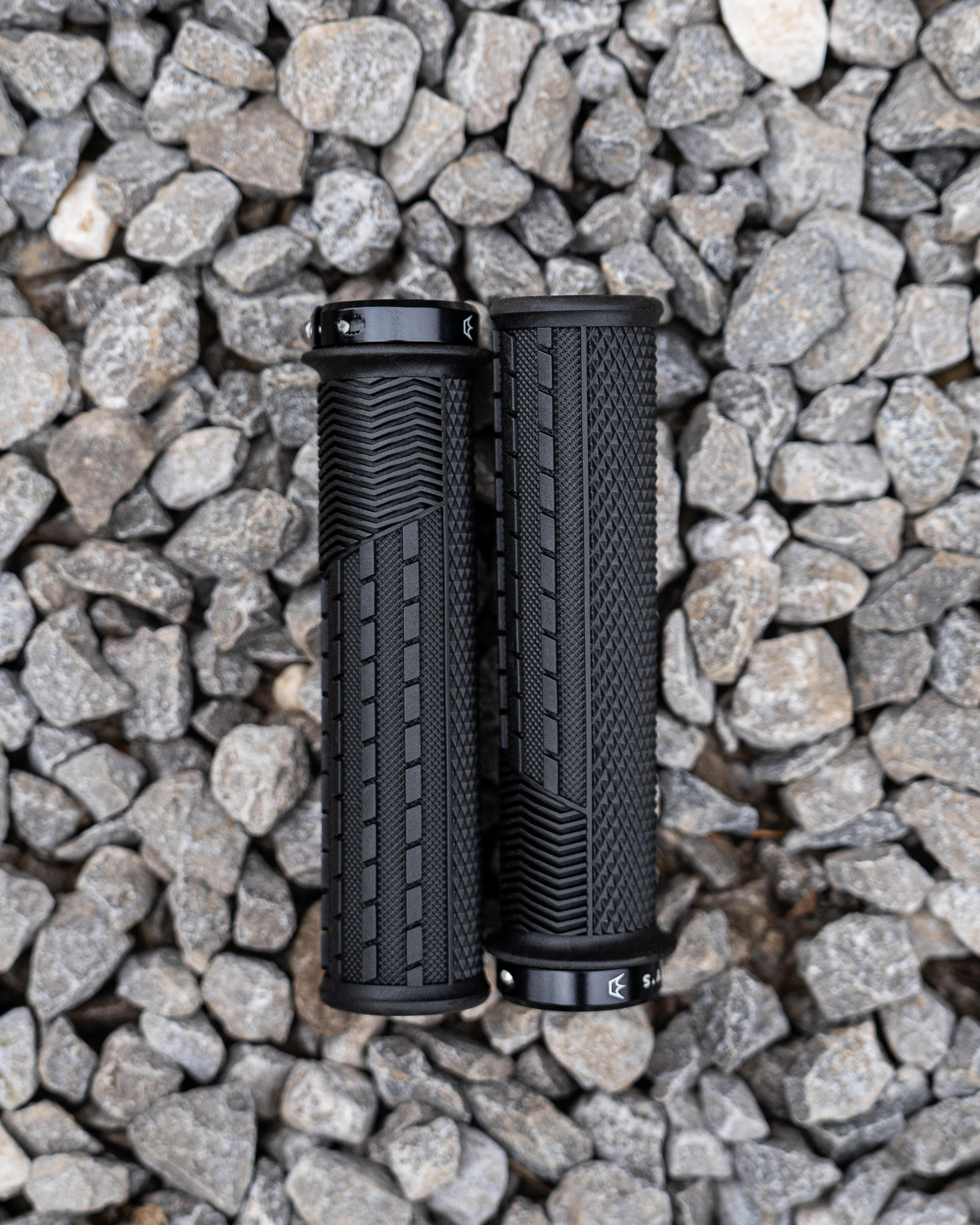 Peaty's Monarch Knurl Grip Thick (32-34mm) Black – Mountain Bike MTB Grip 4/7