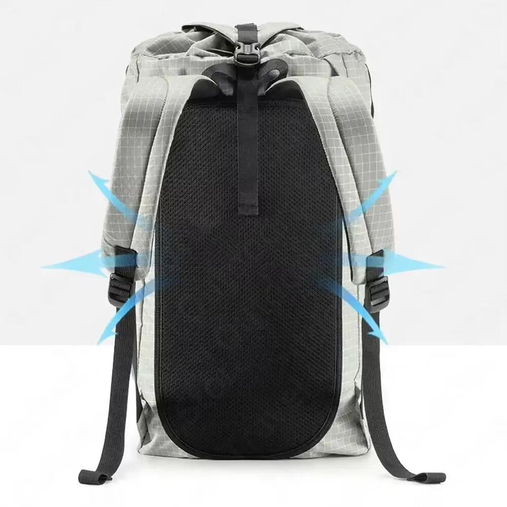 Mochila de montaña y trekking 20L NATUREHIKE Ultraligera Negra 2/4