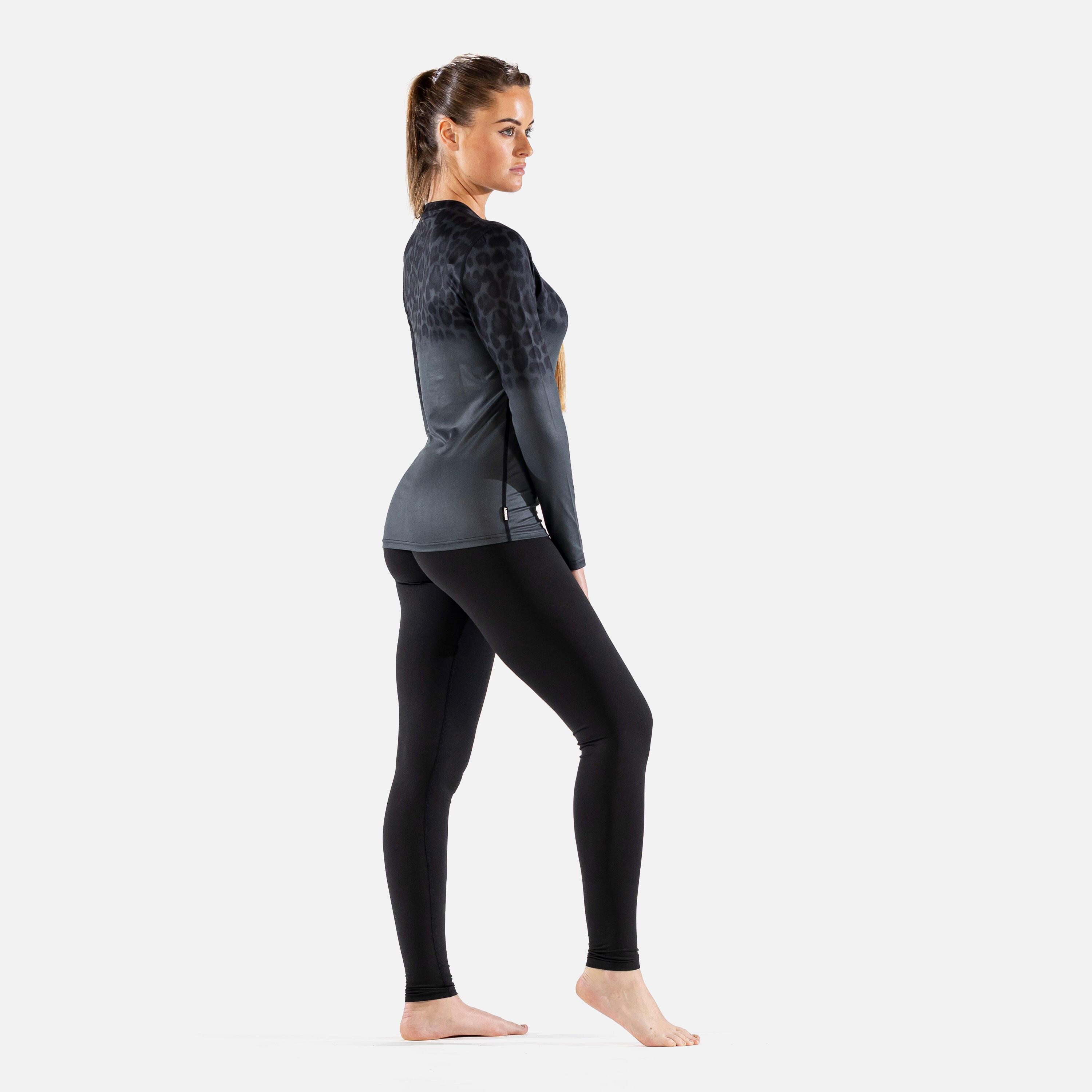 CarbonDri Cozy Jag Womens Crew Neck Jet Black 5/7