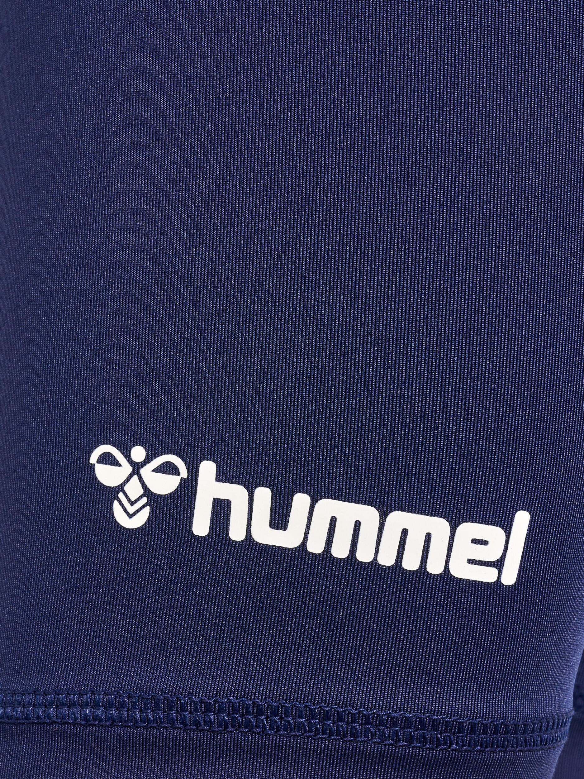 Calções para crianças Hummel Essential 4/7