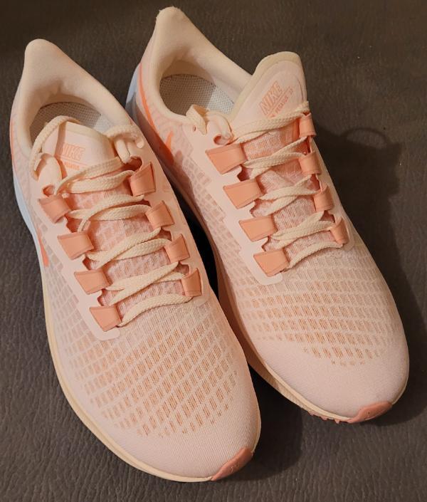 Tussen Particulieren - Nike sportschoenen 2/4
