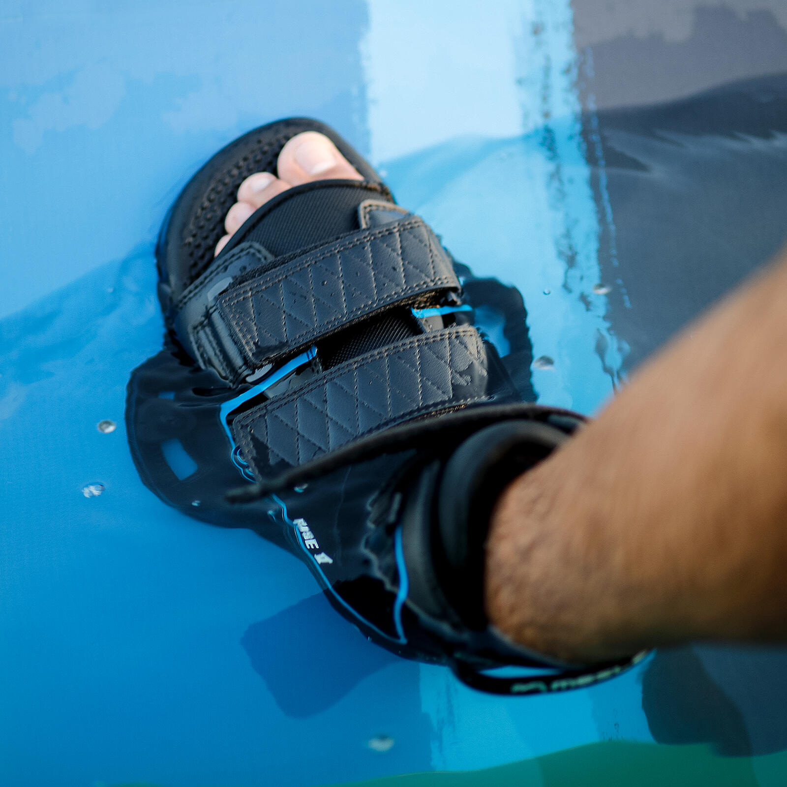 Wakeboard Bindung Fuse Open-Toe Klettverschluss Herren/Damen schwarz 4/5