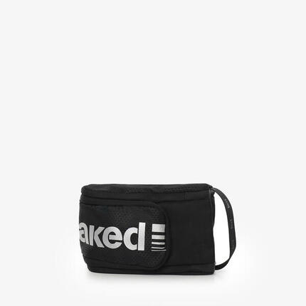 Beautés de voyage noires et rouges pour hommes et femmes en matière de fitness s