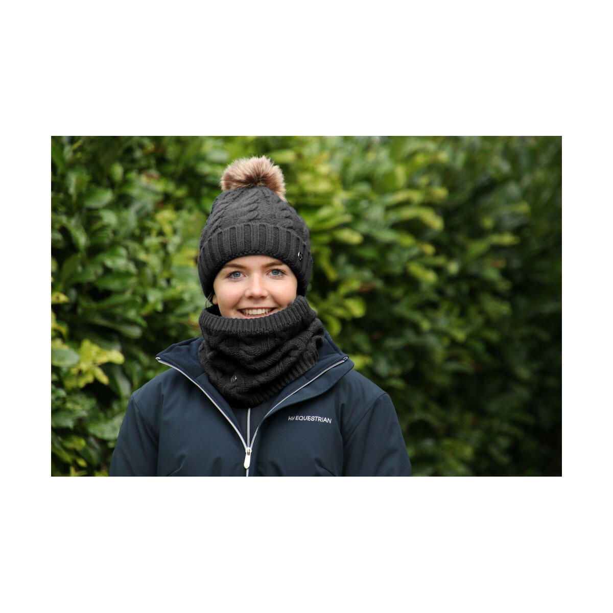 Unisex Adult Melrose Cable Knit Bobble Beanie (Black) 2/2