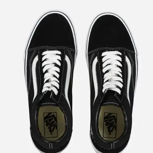 BLACK / WHITE