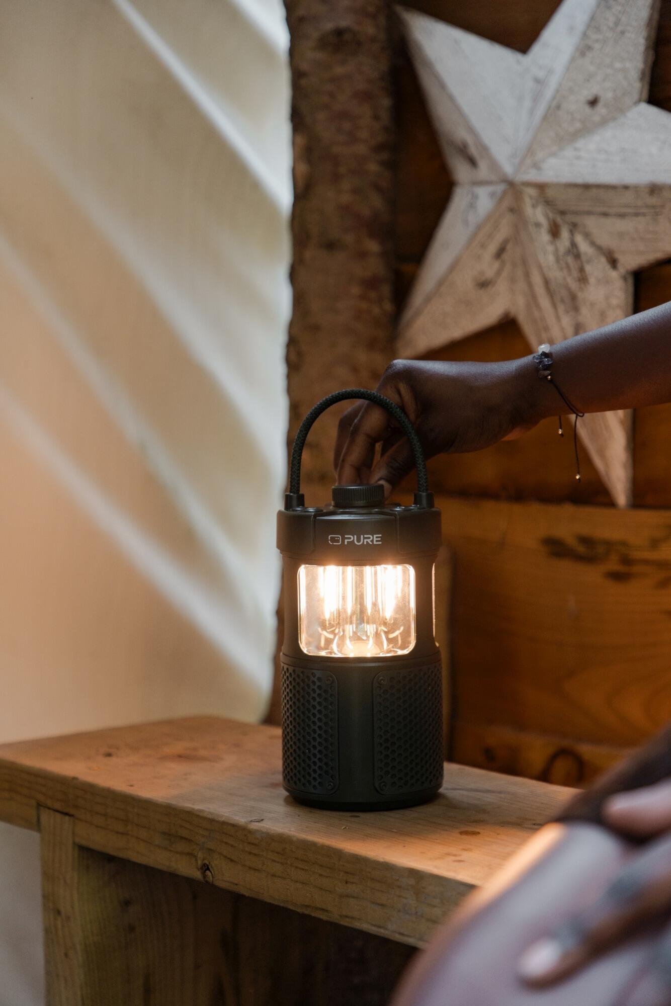 Dankzij de draagbare Bluetooth®-luidsprekers Marshall PURE WOODLAND GLOW Groen 4/7