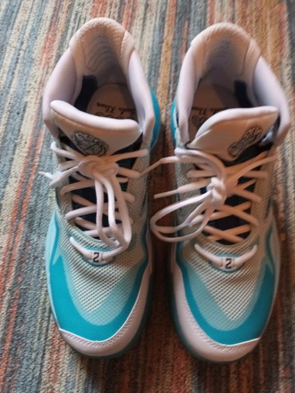 NEW BALANCE picture