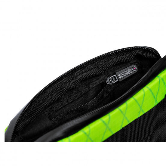 Essential Case Rainproof Yellow 3/5