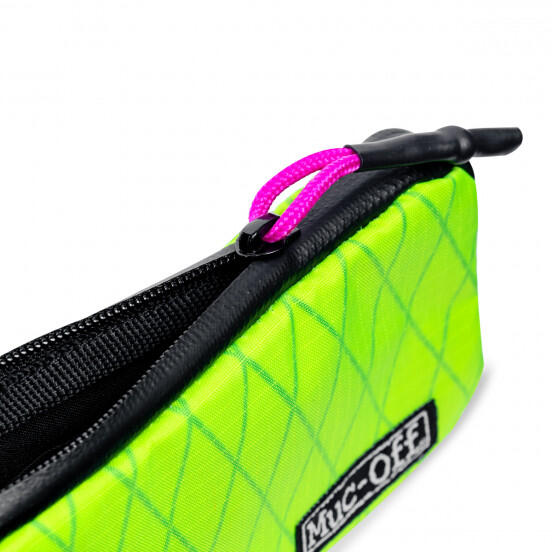 Essential Case Rainproof Yellow 2/5