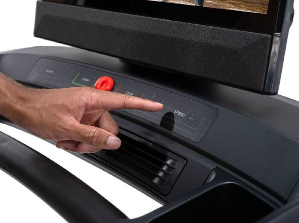 Loopband Commercial 2450 24” met aanraakscherm Connected iFIT 6/7