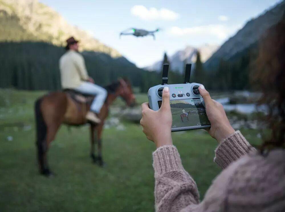 Drohne DJI Mini 4 Pro mit 48 MP Kamera und 4K Video 2/4