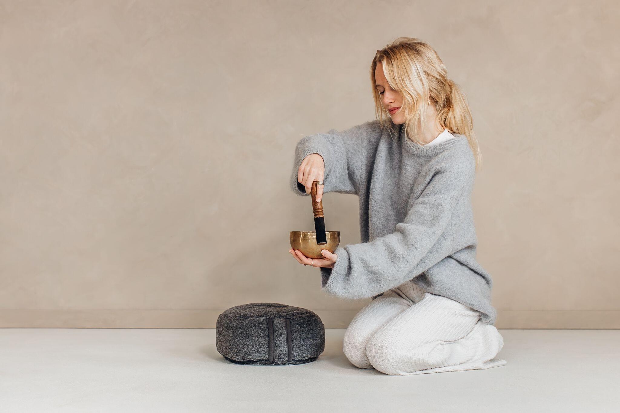 Lotus Meditatiekussen antraciet merino wol 4/5