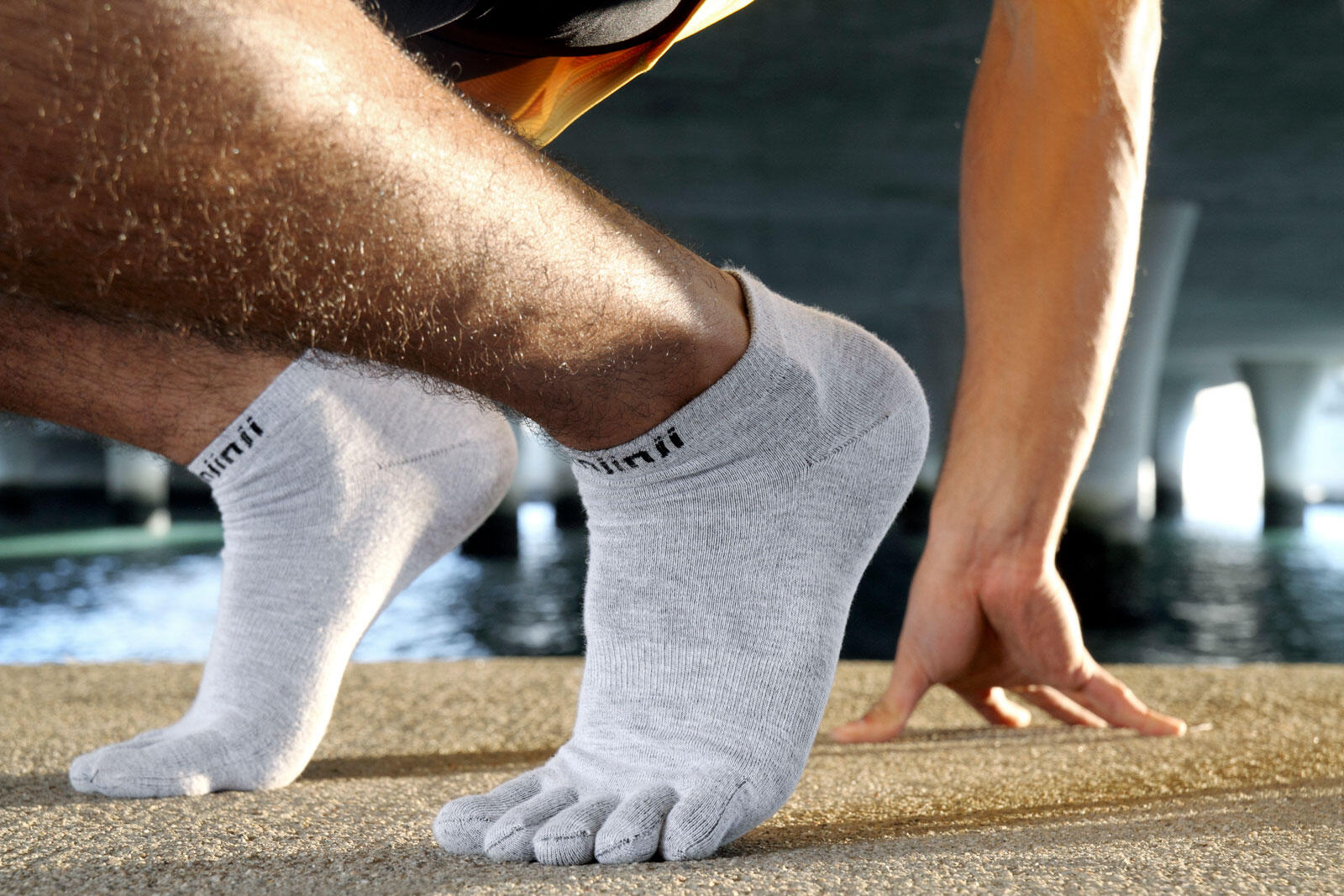Injinji Women's Mid-Weight Trail Run Toe Socks 4/5
