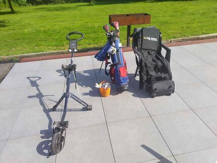 Tussen Particulieren - Set golfclubs met ballen en caddie