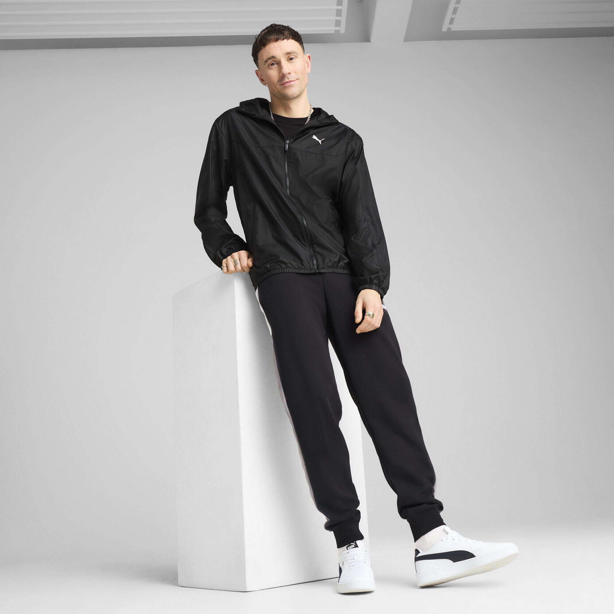 Essentials Regular Windjacke Herren PUMA 4/7