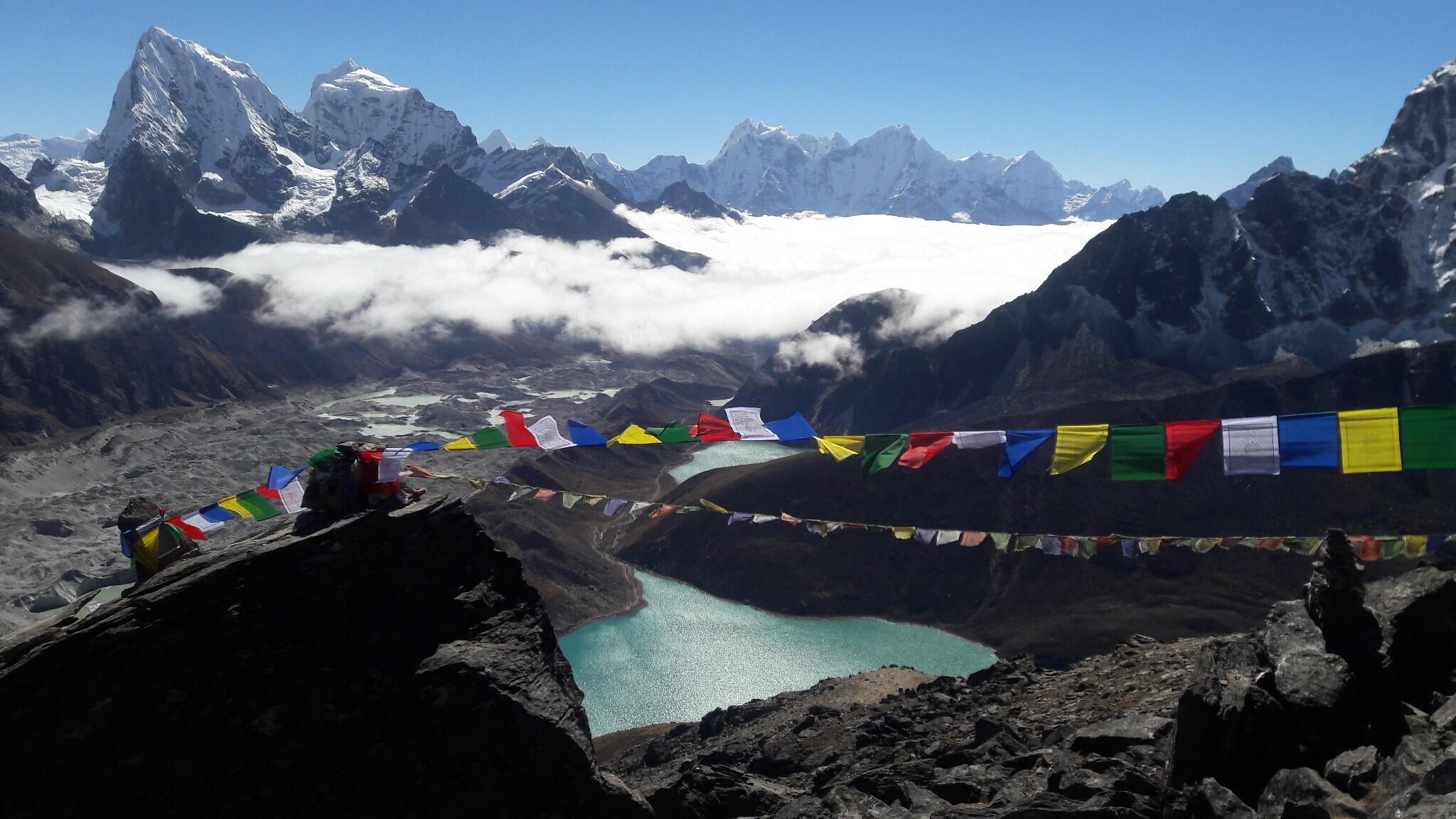 Sur les hauteurs de l'Everest, au sommet du Lobuche Peak (6119m) 1/1