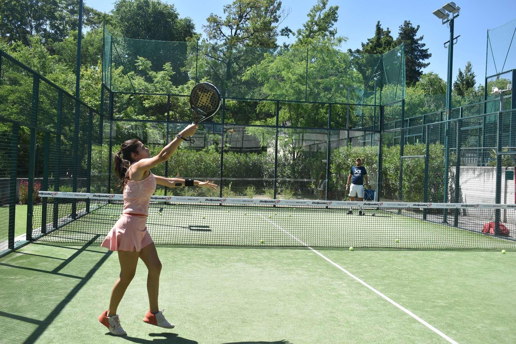 DECATHLON TRAVEL Padelcursus in Madrid: perfectioneer je spel met experts