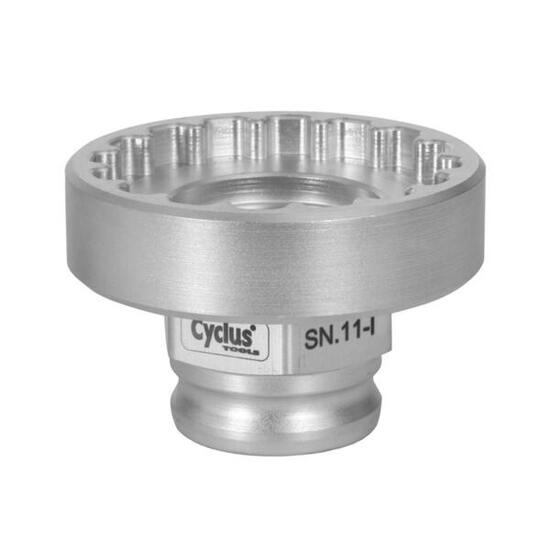 Werkzeug pro demontiert das Gehäuse der Toilettenschüssel Cyclus FSA mega evo sn