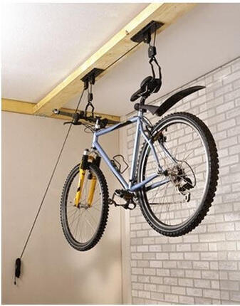 Deckenhalterung wird an Lenker und Sattel eingehängt Mottez