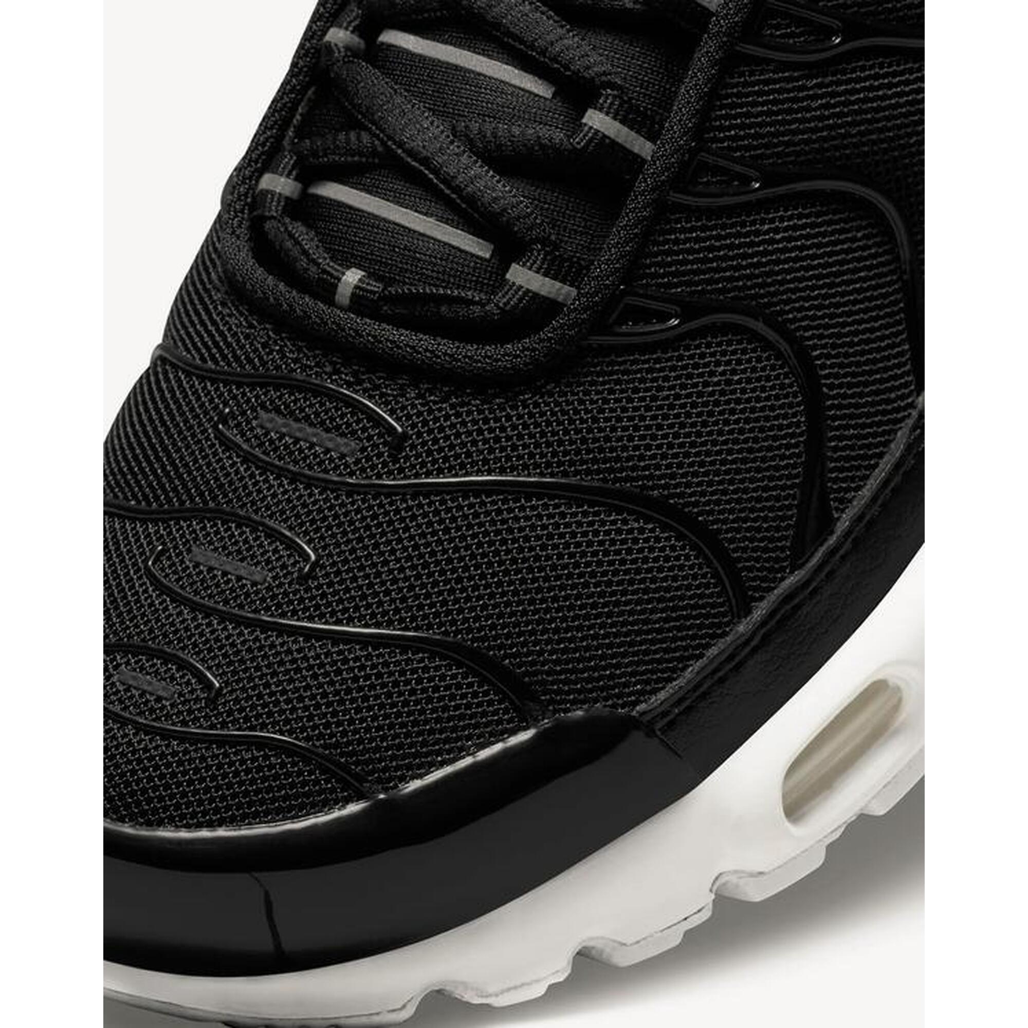 Pantofi Nike Air Max Plus în Negru
