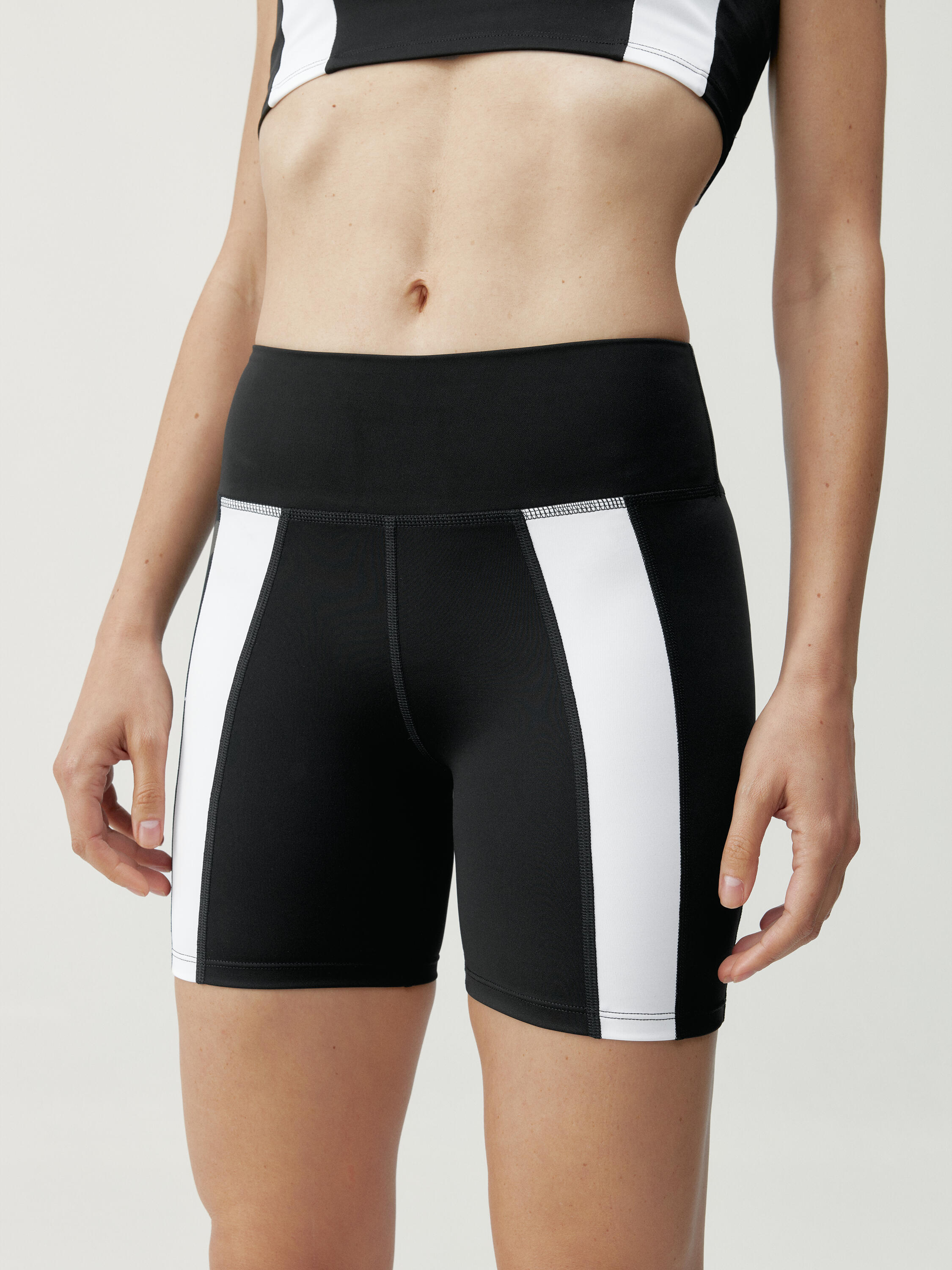 BORN LIVING YOGA Pantalón corto short deportivo de mujer Bindi Born Living Yoga
